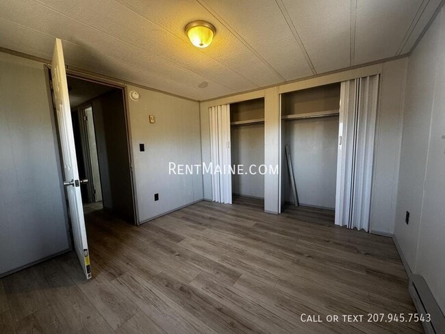 Building Photo - 513 Main St