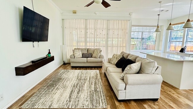 Building Photo - 2310 Falcon Dr