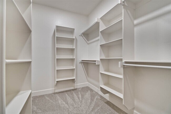Building Photo - 510 W Persimmon St