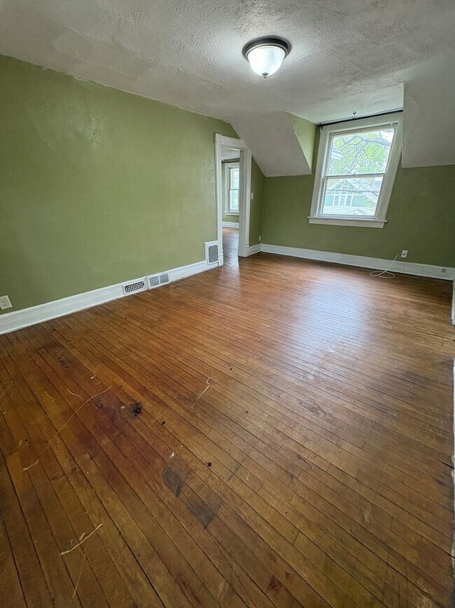 Building Photo - GB - 02 - Duplex