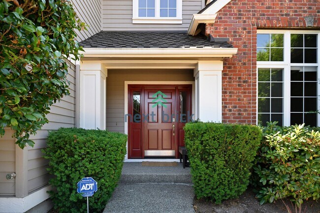 Building Photo - 4 BED & 2.5 BATH FOR RENT