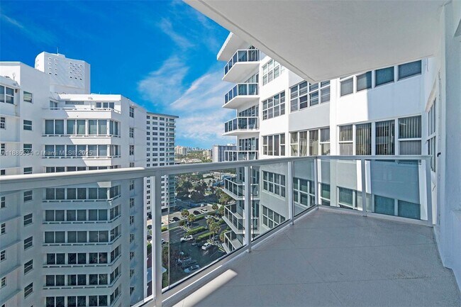 Building Photo - 3700 Galt Ocean Dr