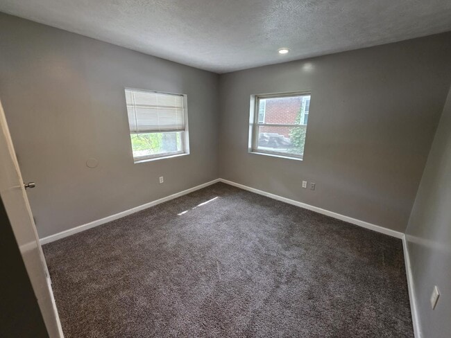 Building Photo - 389 Sumatra Ave