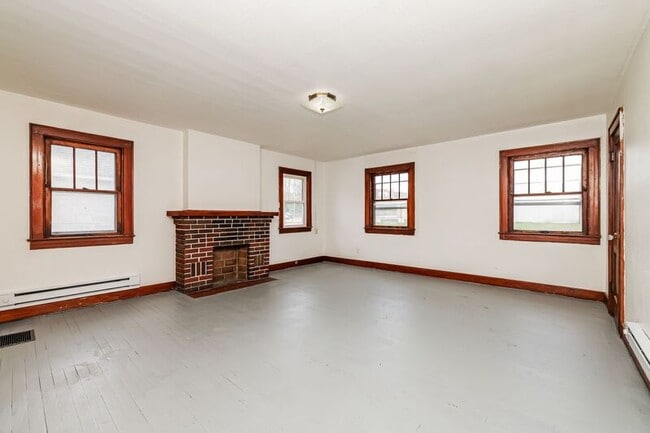 Building Photo - 1530 1/2 W High Street