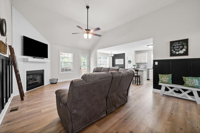 Building Photo - 1064 Charles Thomas Dr