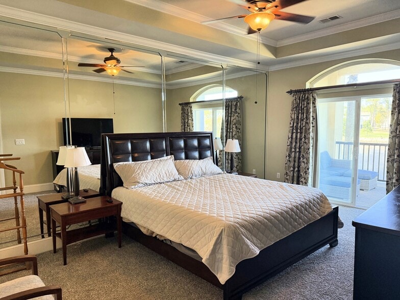 Building Photo - 265 Venice Way