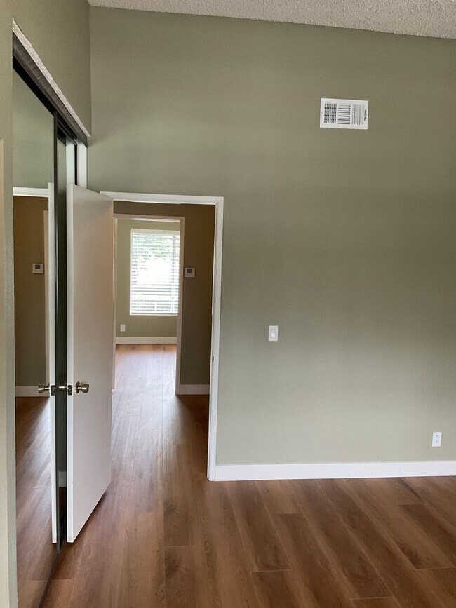 Building Photo - FOR LEASE 3 BEDROOM 2.5 BATH 2 Story Condo...