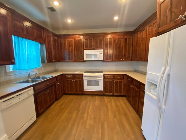 Building Photo - 4207 Broughton St