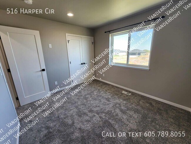 Building Photo - 516 Harper Cir