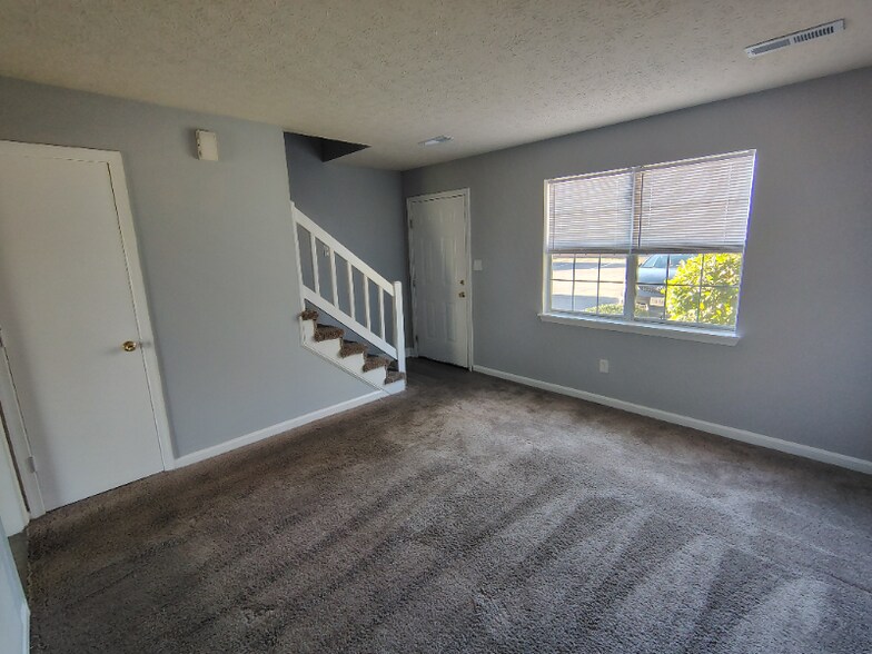 Building Photo - 74 Ferguson Dr