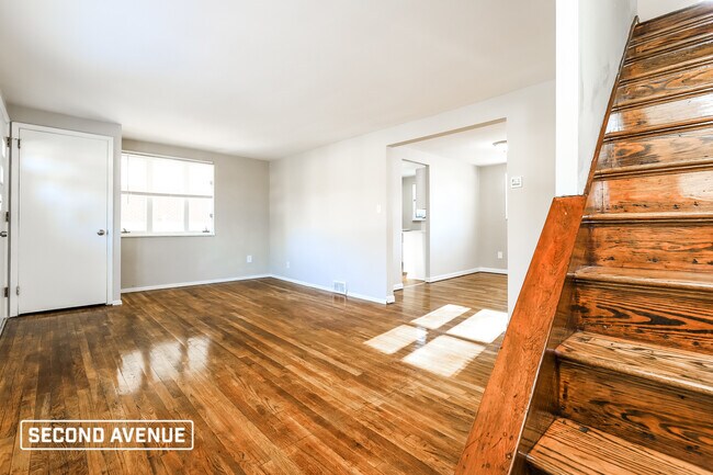 Building Photo - 136 College Park Dr