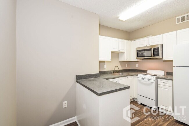 Building Photo - 987 Collier Rd NW