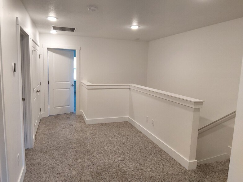 Building Photo - 3165 S 350 W