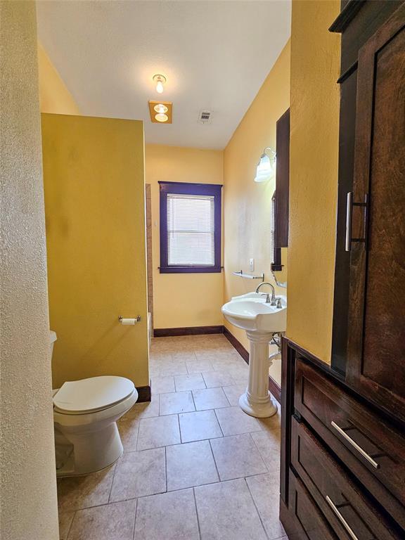 Building Photo - 718 Boundary St