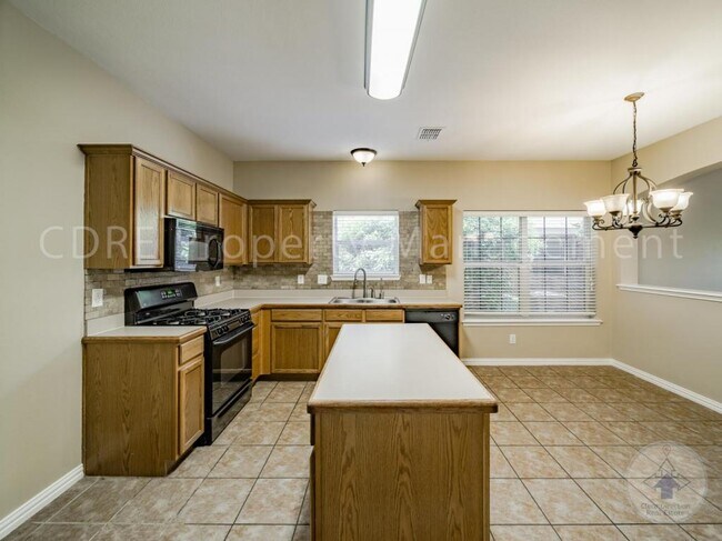 Building Photo - 4016 Summerhill Ln