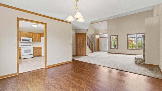 Building Photo - 811 Ivy Creek Cove