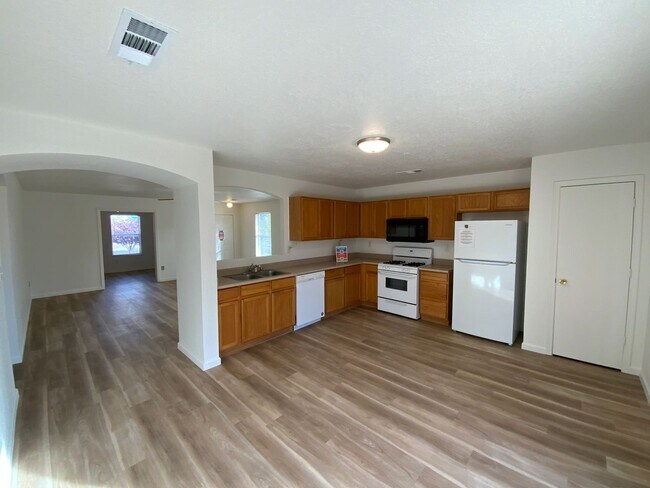 Building Photo - 4 Bedroom Single Story Home Available Near...