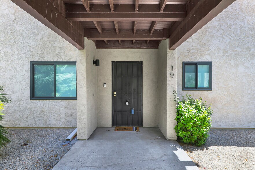 Building Photo - 2170 S Palm Canyon Dr