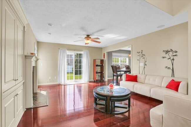 Building Photo - Updated 3 Bedroom Townhome in SW Champaign - Available 06/01/2026