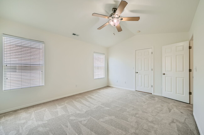 Building Photo - Fountain Townhome