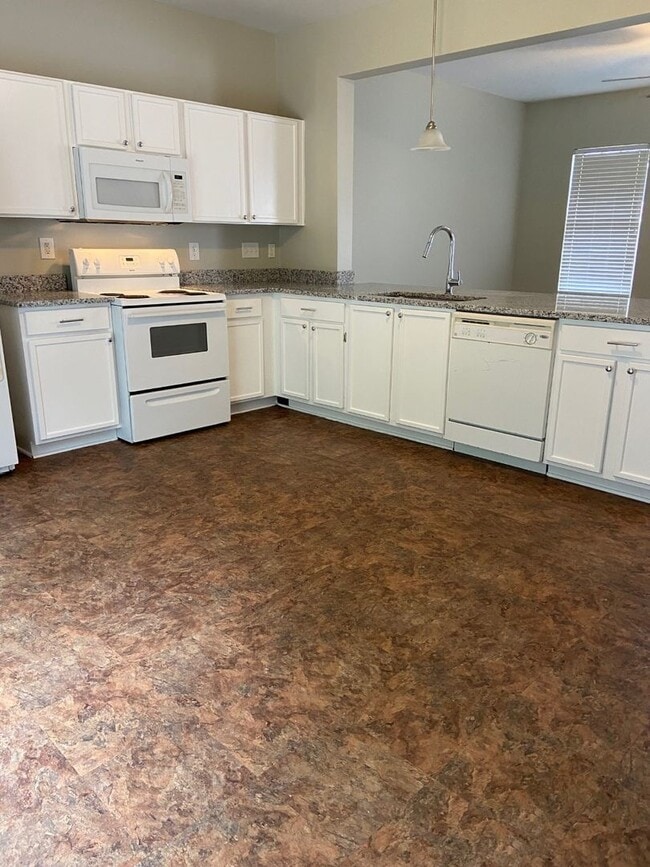 Building Photo - Coming Soon! 3 bedroom/ 2.5 bathroom Townhouse!