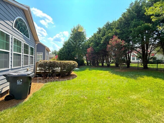 Building Photo - 15007 Skypark Dr