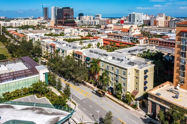 Building Photo - 630 S Sapodilla Ave