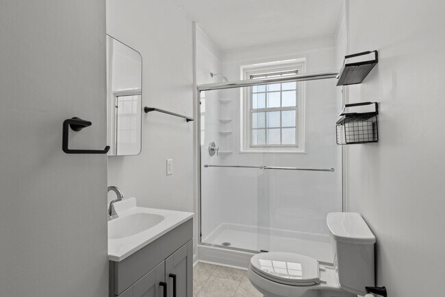 Building Photo - Modern Living in the Heart of Ghent – Walk to EVMS!