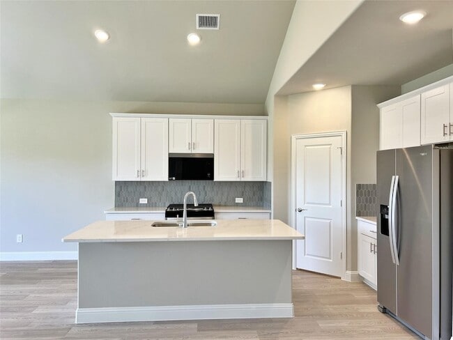 Building Photo - 678 Woodland Ave