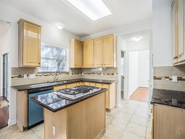 Building Photo - 1827 Senca Springs Ct