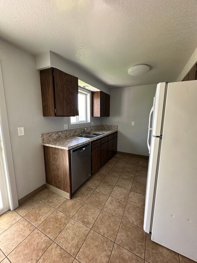 Building Photo - 6209 Onyx Ave