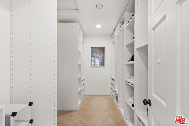Building Photo - 4145 Sunswept Dr