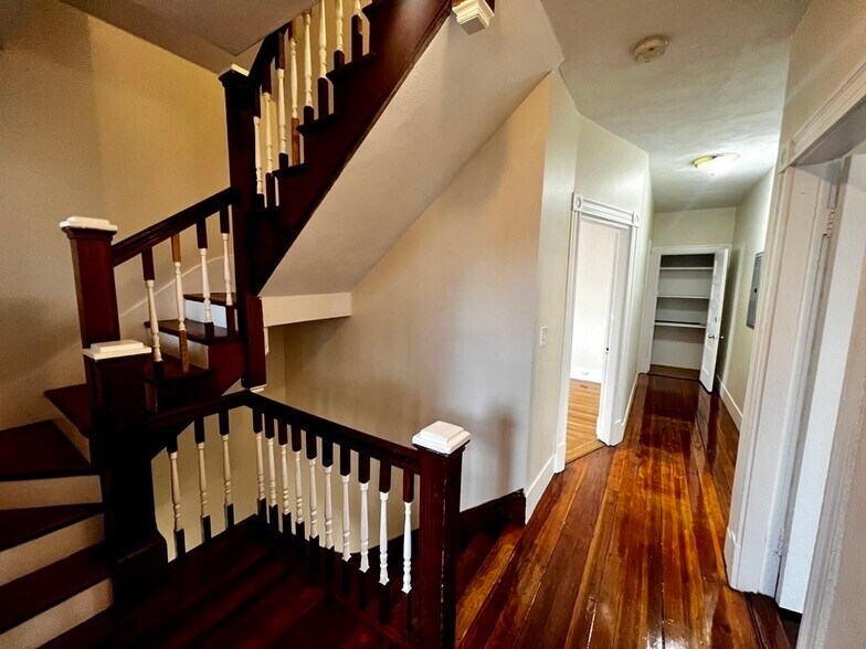 Building Photo - 19 Banks St