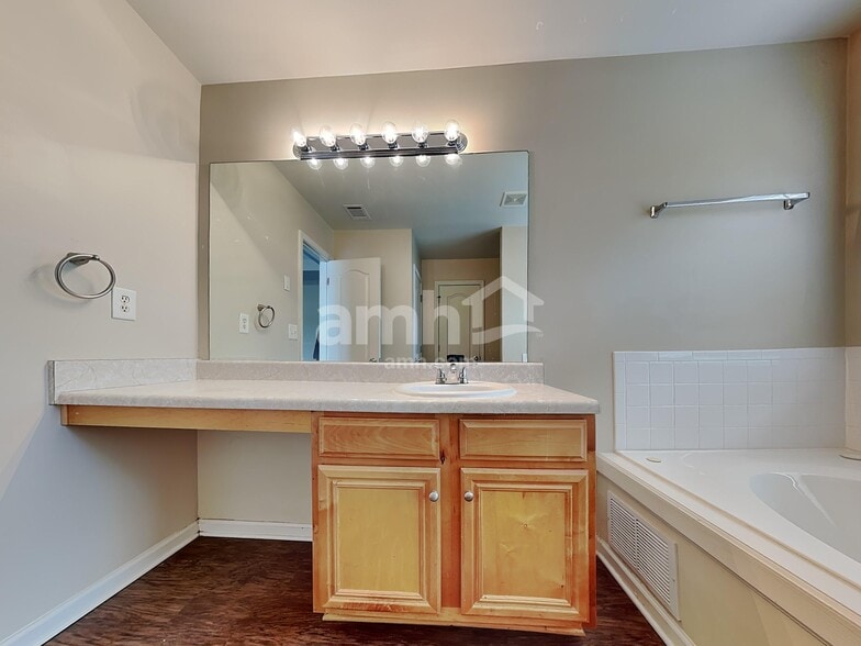 Building Photo - 143 Hawken Trail