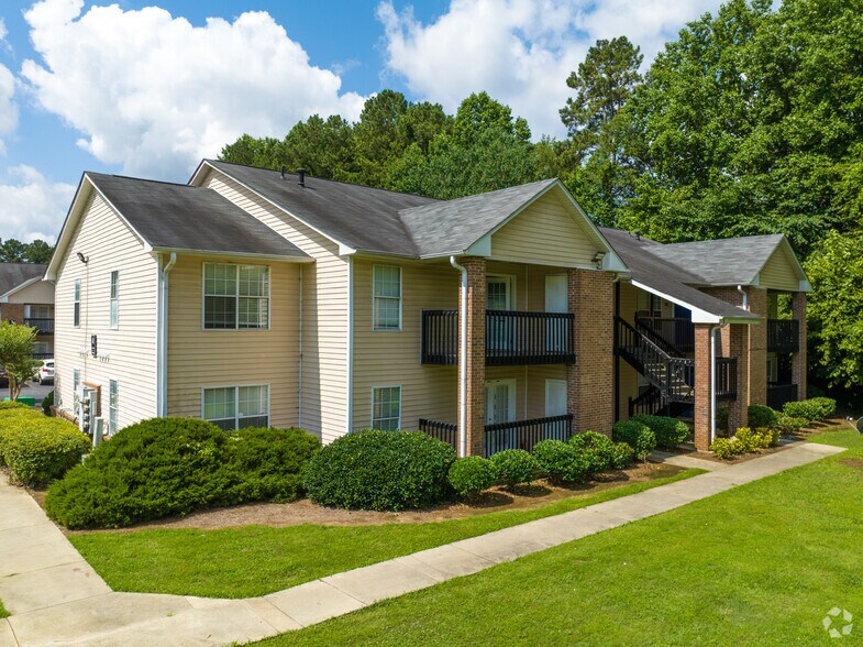 The Groves Lithonia 6136 Hillandale Dr Lithonia GA 30058 Apartment