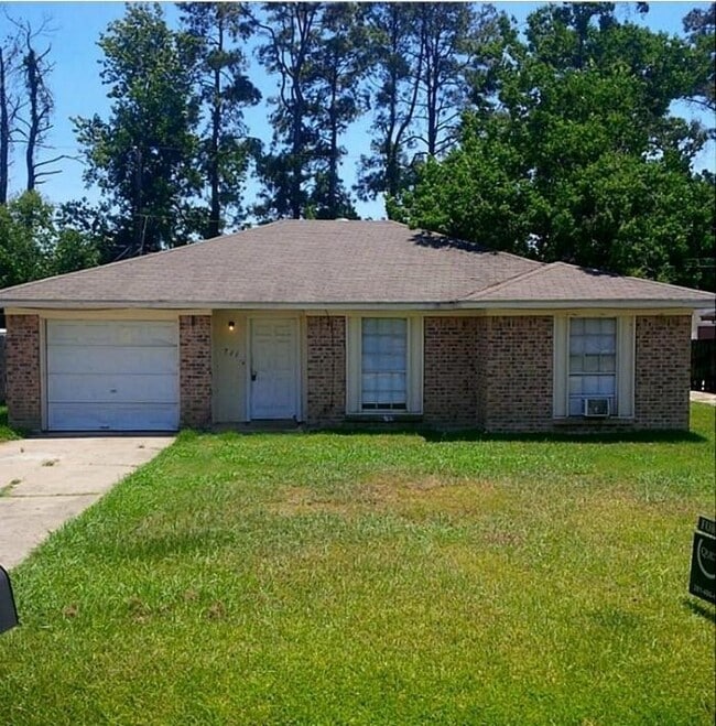 Primary Photo - 711 Magnolia Dr