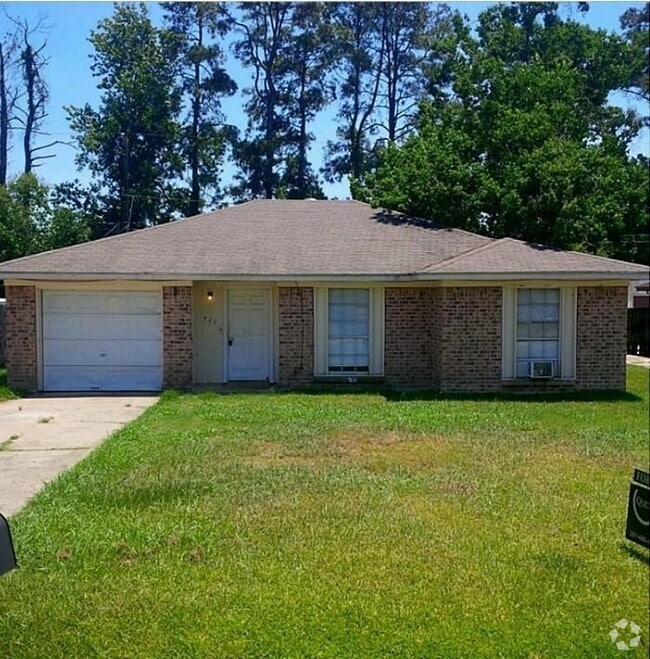 Building Photo - 711 Magnolia Dr
