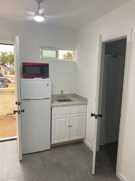 Building Photo - 1516 Calavo Dr