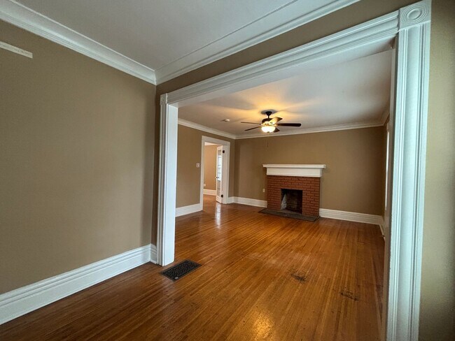 Building Photo - 27 Vick Park B