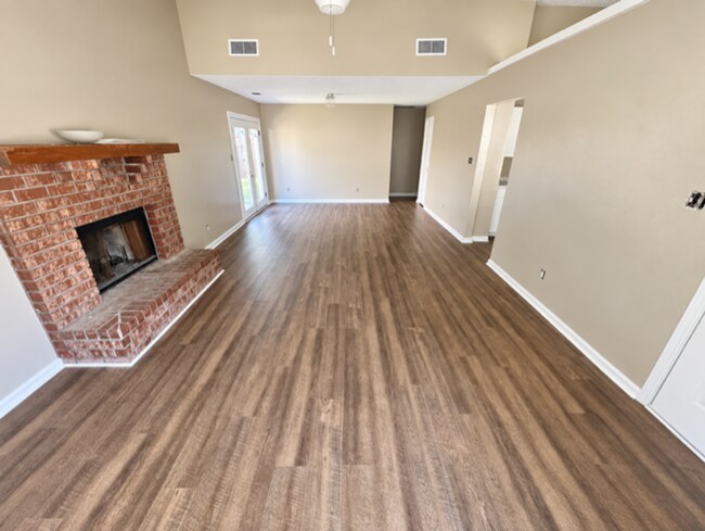 Building Photo - 23 Daveitta Dr