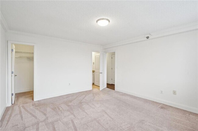 Building Photo - 2479 Peachtree Rd NE
