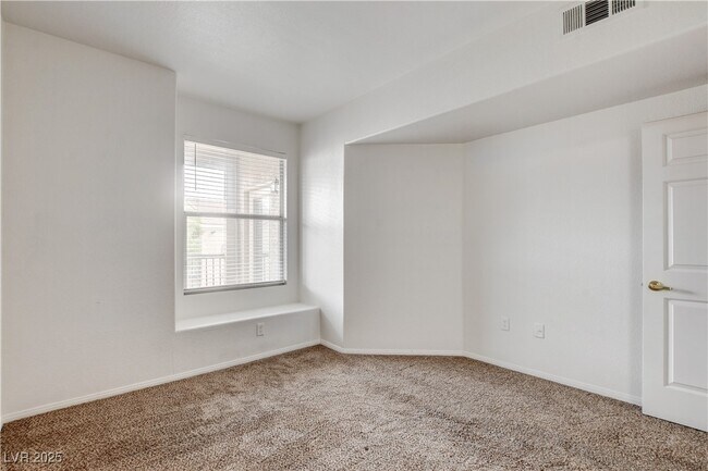 Building Photo - 10550 W Alexander Rd