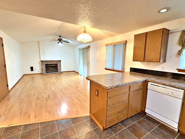 Building Photo - 9834 SE Clinton St