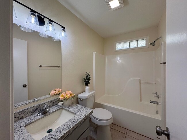 Building Photo - 304 Anthony Ln