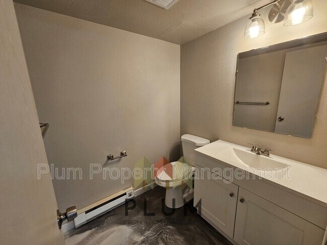 Building Photo - 809 Bulwer St