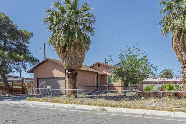 Building Photo - 1320 Gold Ave