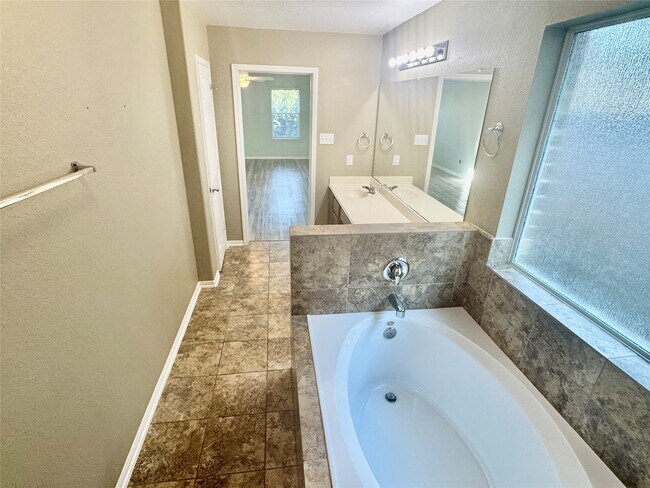 Building Photo - 1205 Quarterhorse Dr