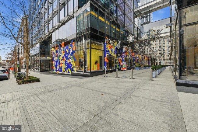 Building Photo - 916 G St NW