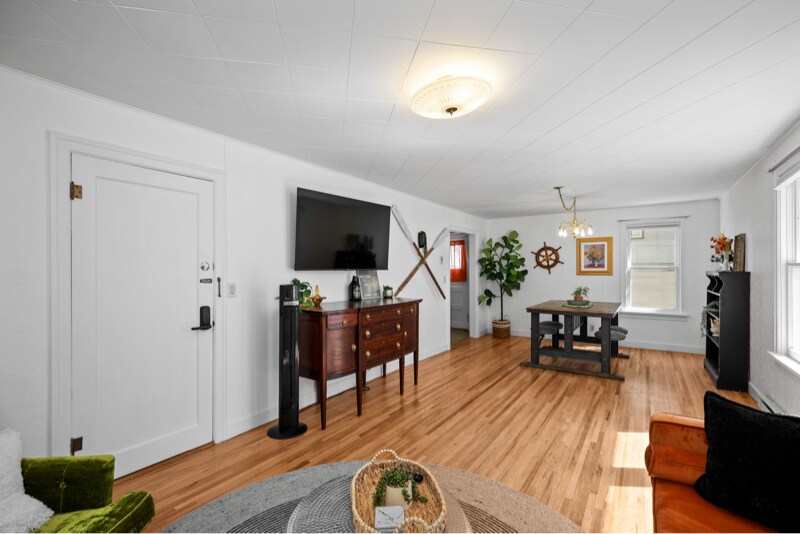 Building Photo - 208 N 8th St