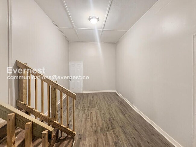 Building Photo - 3 Bed/2 Bath Home with Off-Street Parking / Pet-Friendly / Coming Soon!